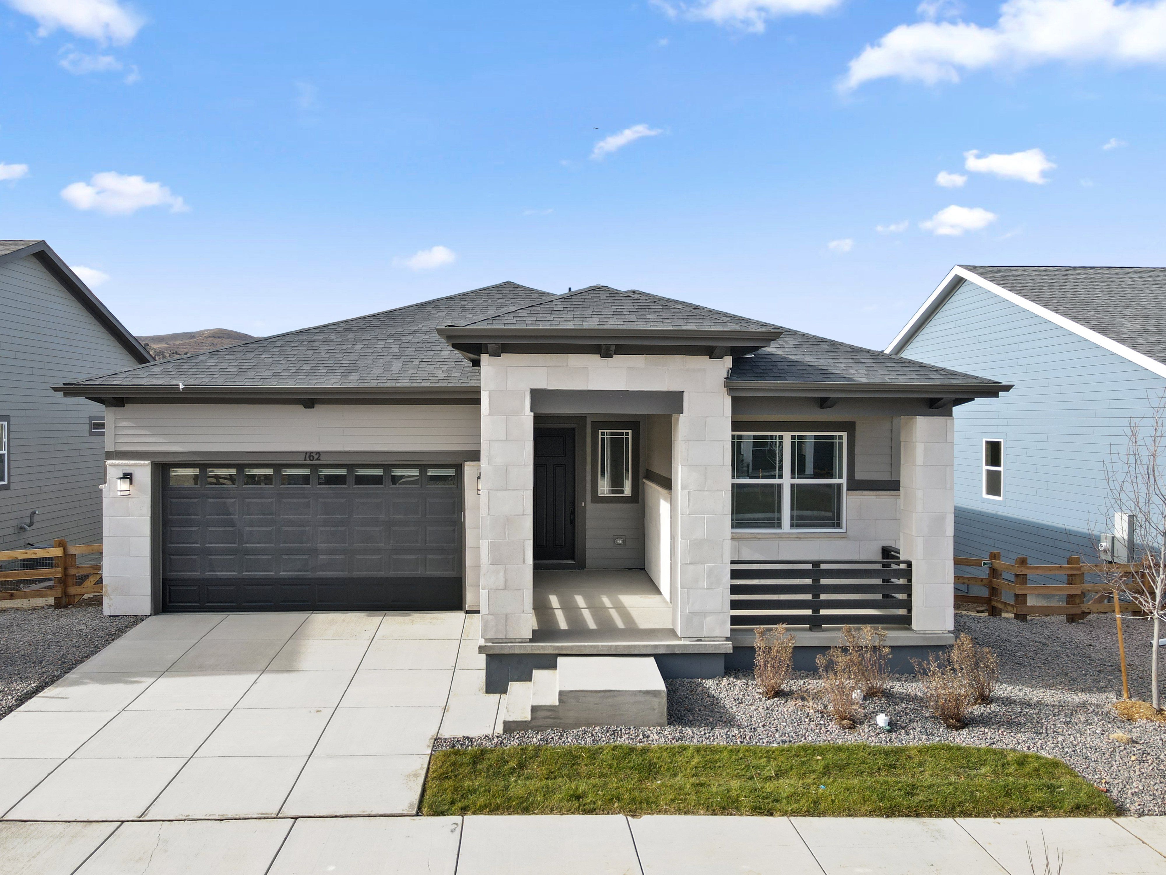 The Manors Collection at Golden Overlook por Risewell Homes en Denver Colorado