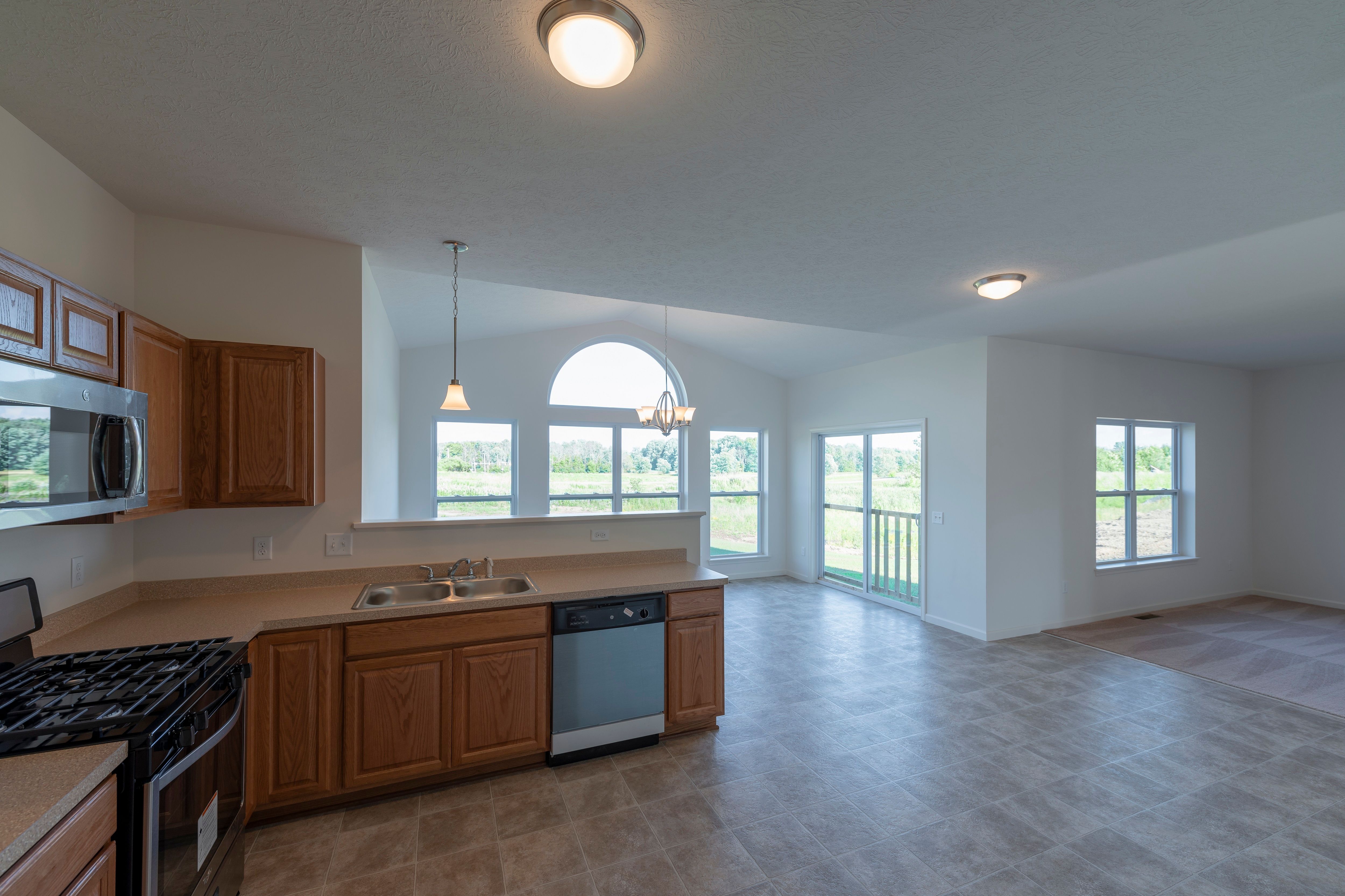 Saginaw I kitchen