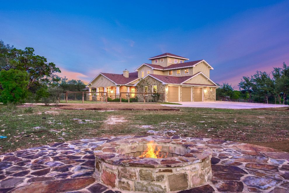 casa en Fineline Custom Homes por Fineline Custom Homes Inc