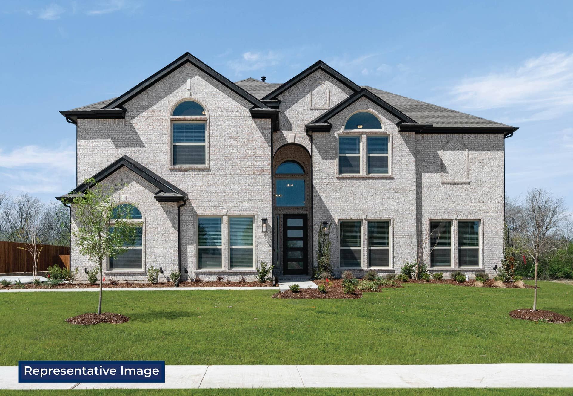 812 South Hidden Lake Drive. Desoto, TX 75115