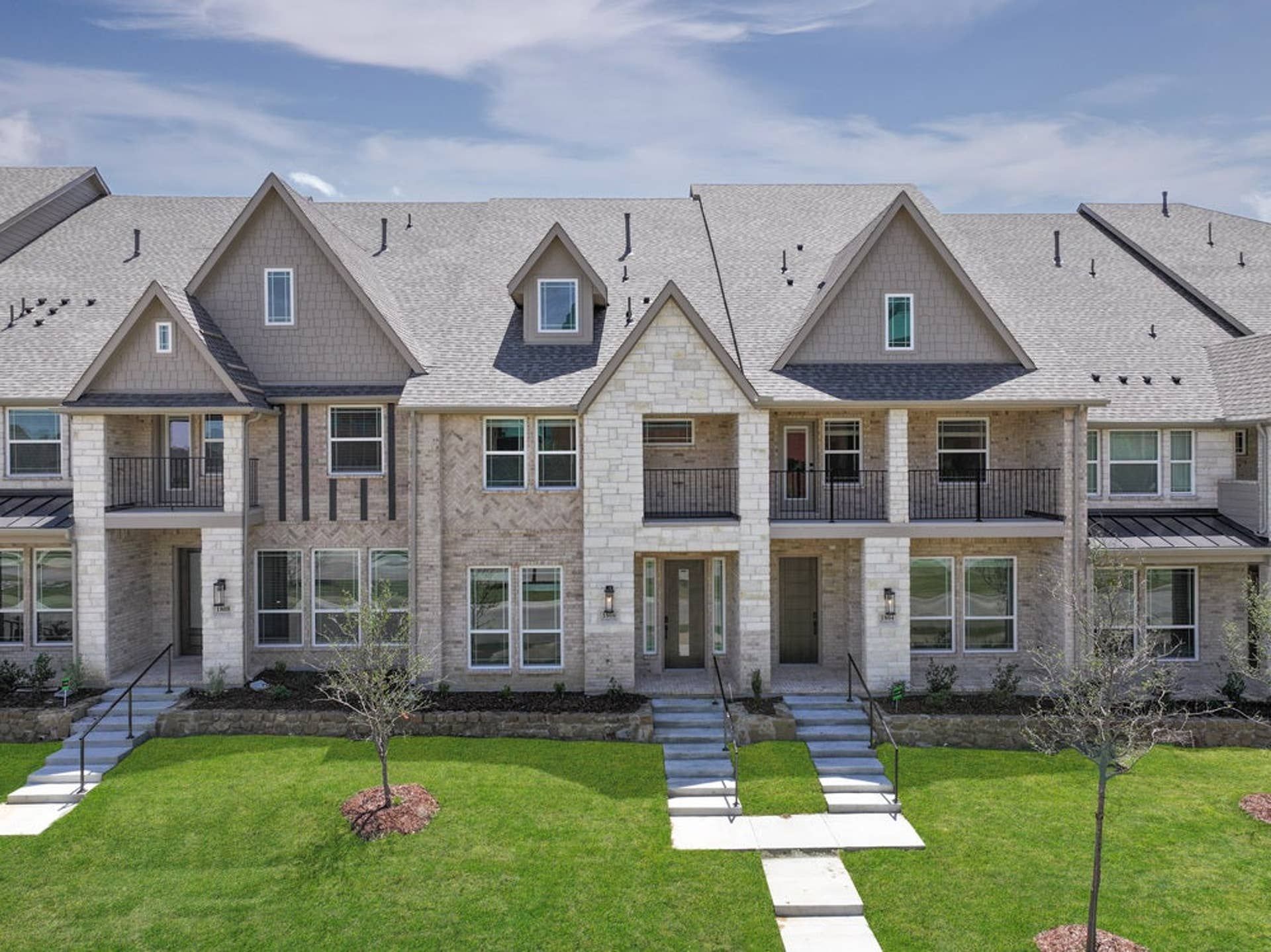 Cherry R - The Abbey at Mercer Crossing				: Farmers Branch, Texas - First Texas Homes