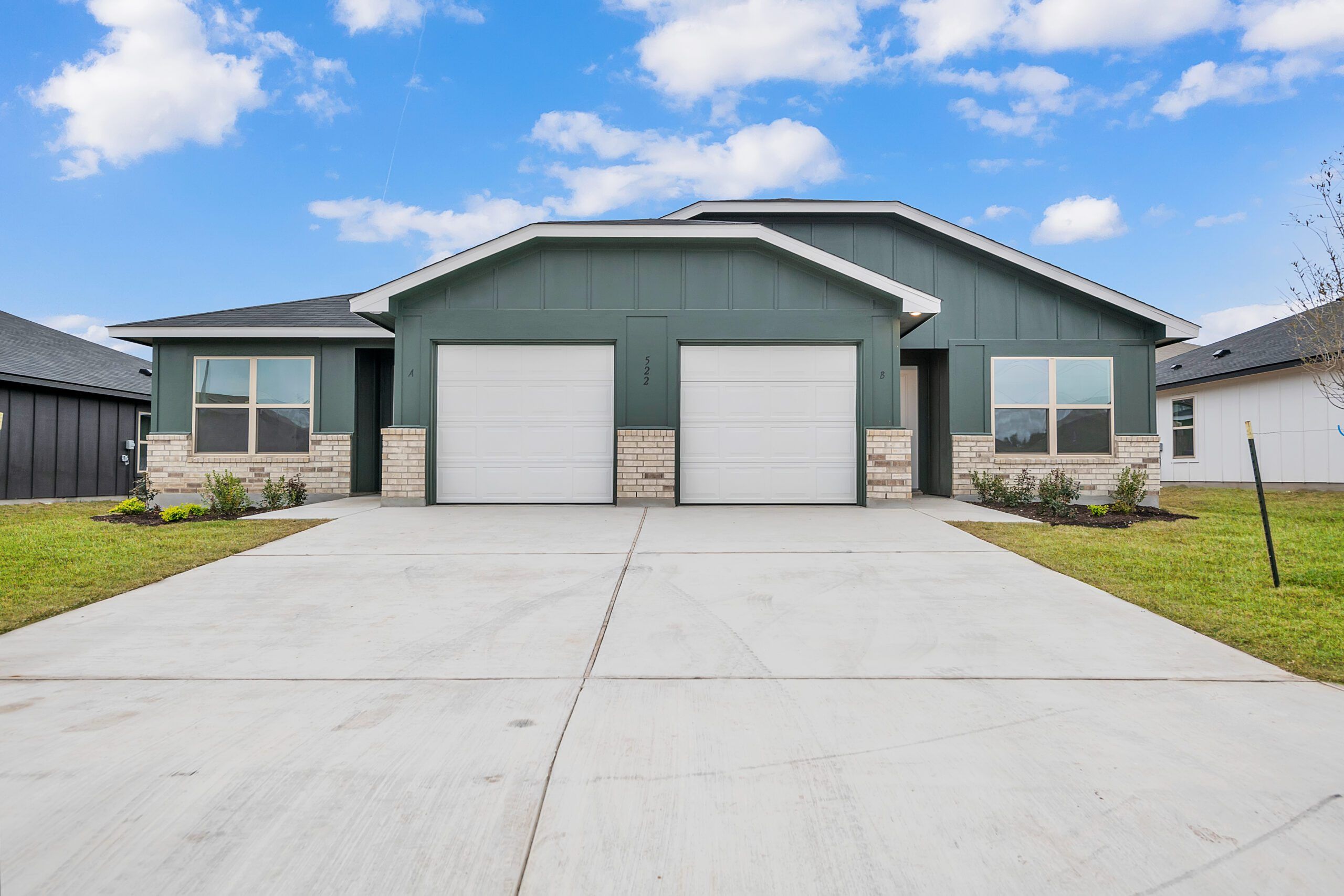 casa en Freedom Ranch Duplexes por Flintrock Builders