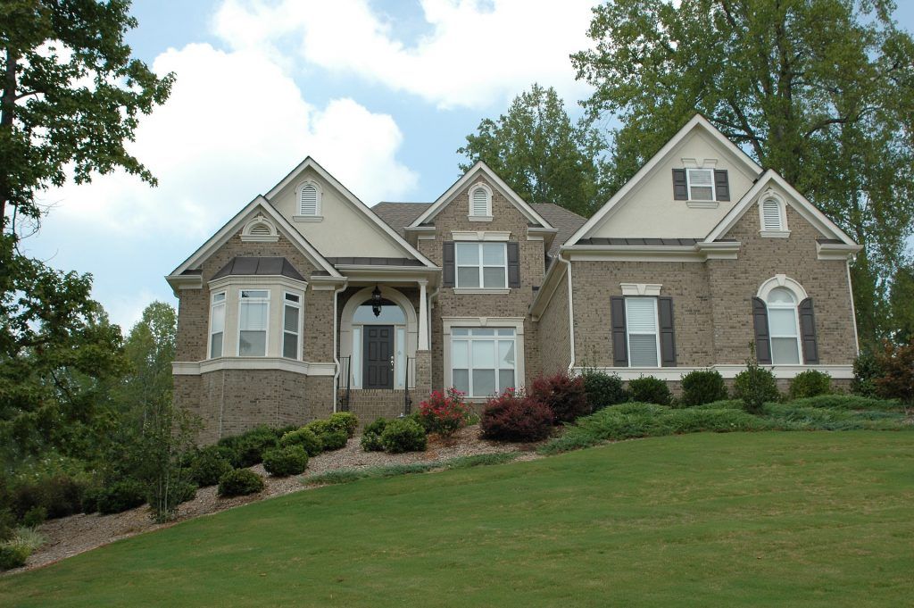 casa en Foley Companies. por Foley Companies.