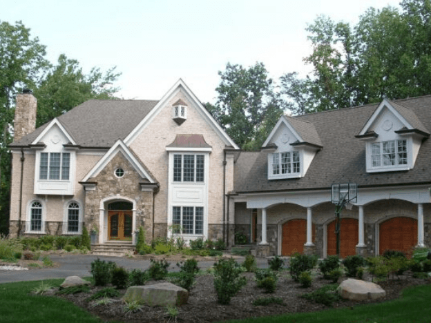casa en Foley Companies. por Foley Companies.