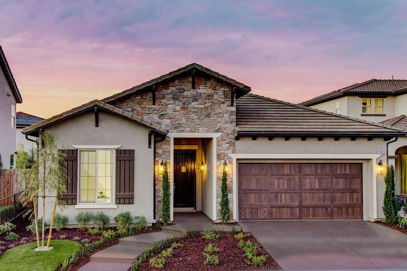 1124 Sophie Drive West. Madera, CA 93636