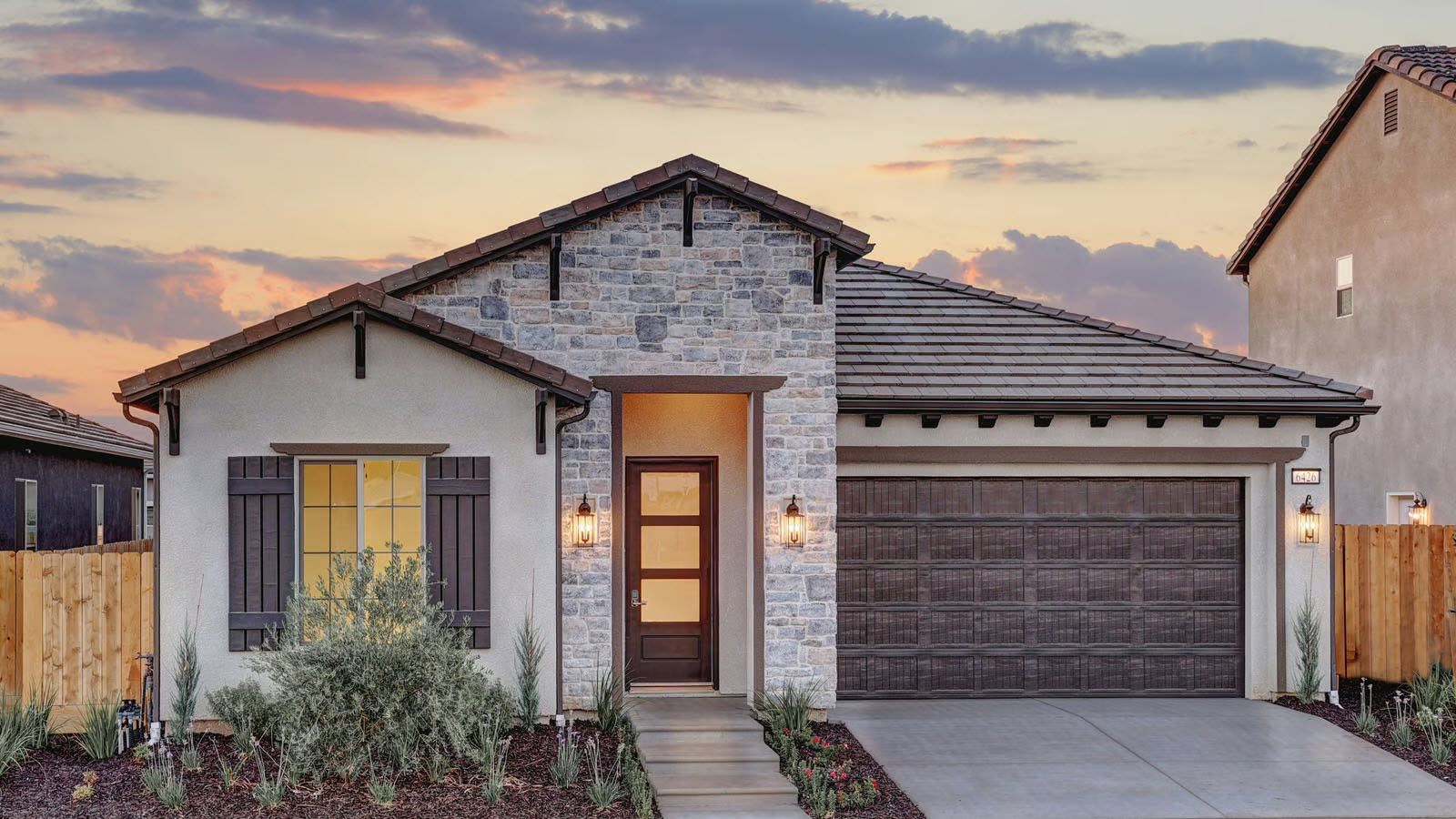 1124 Sophie Drive West. Madera, CA 93636