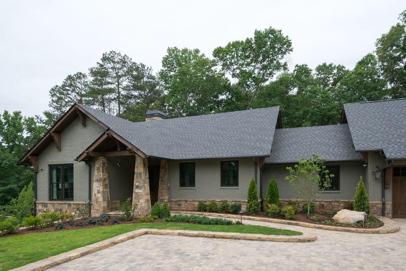 casa en Hall Design Build por Hall Design Build