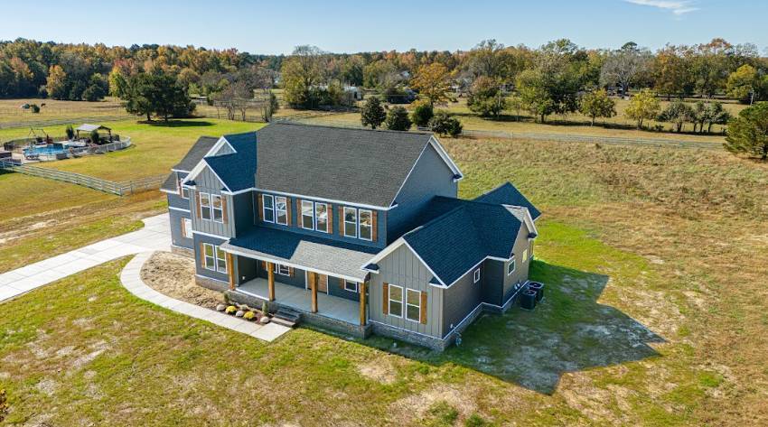 211 Kingswood Drive