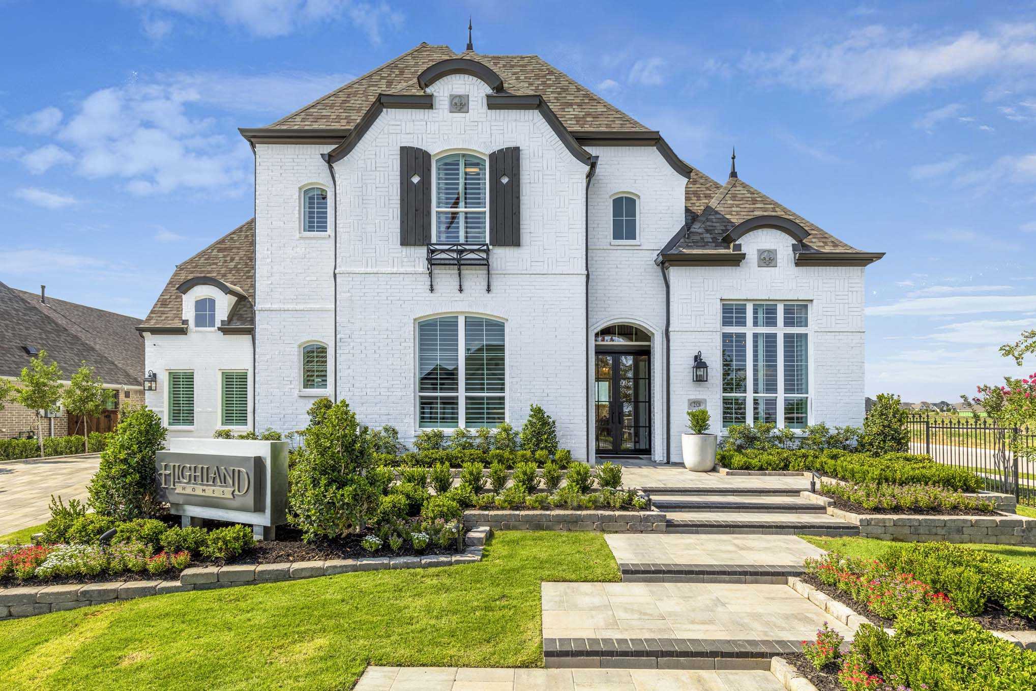 Mustang Lakes: 86ft. lots por Highland Homes en Dallas Texas