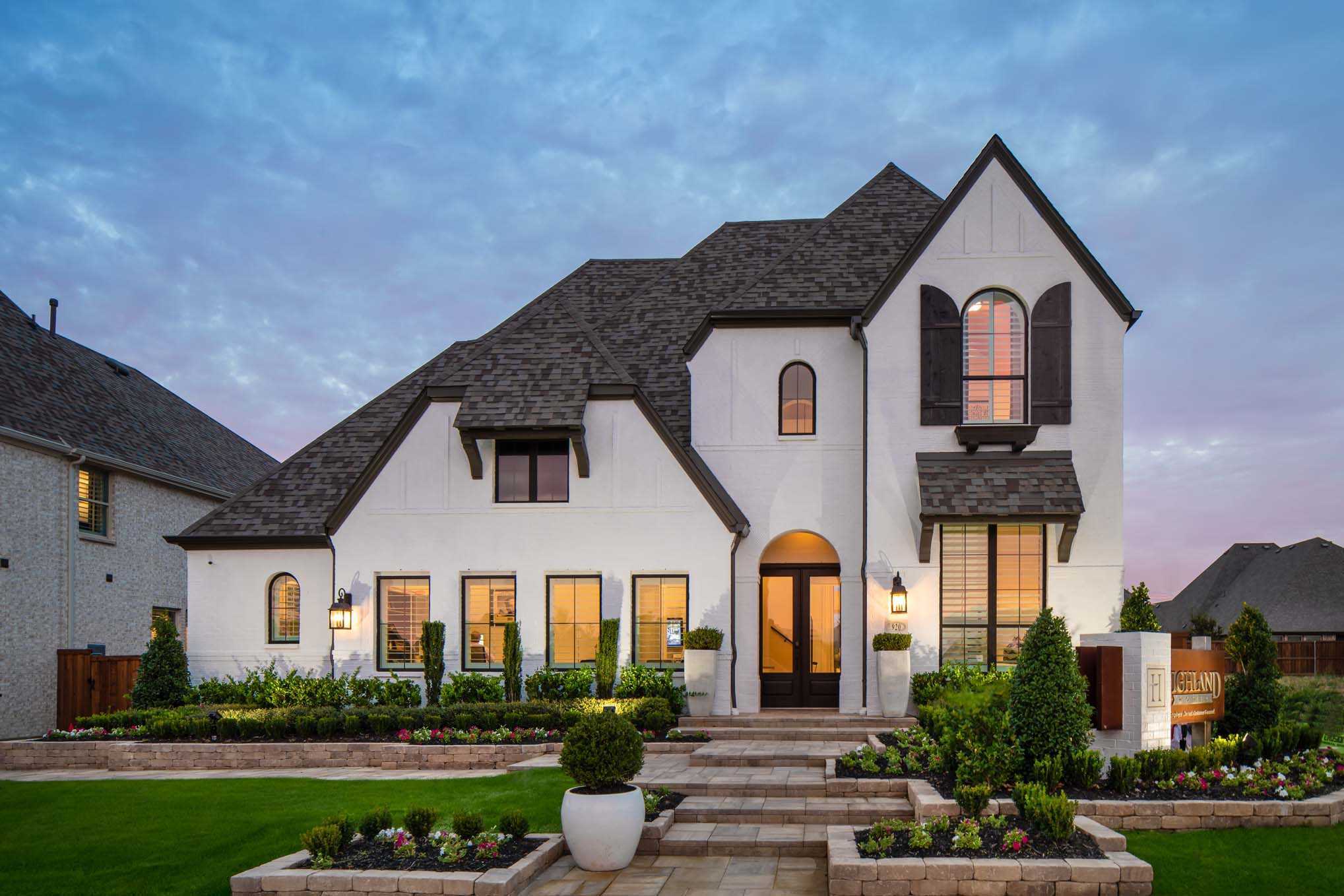 Star Trail: 55ft. lots por Highland Homes en Dallas Texas