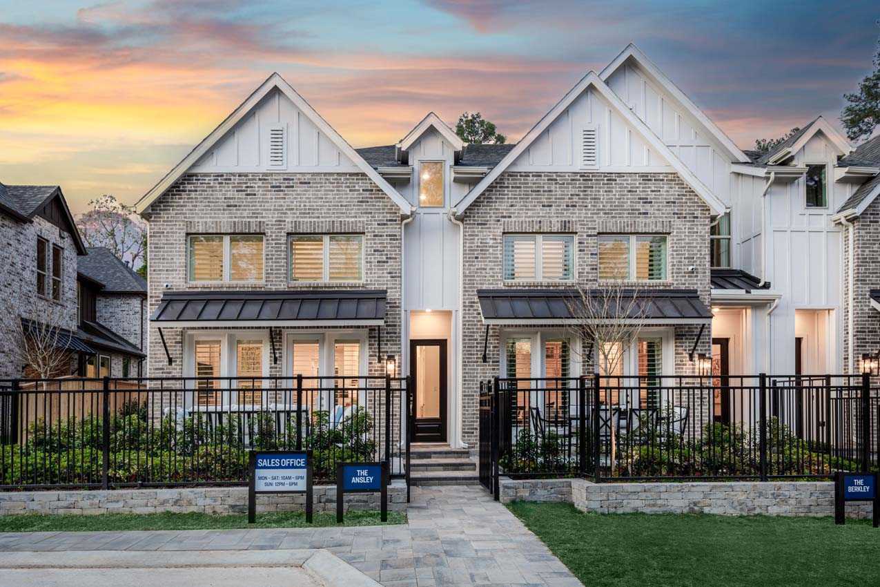Woodforest Townhomes: Townhomes:  The Patios por Highland Homes en Houston Texas