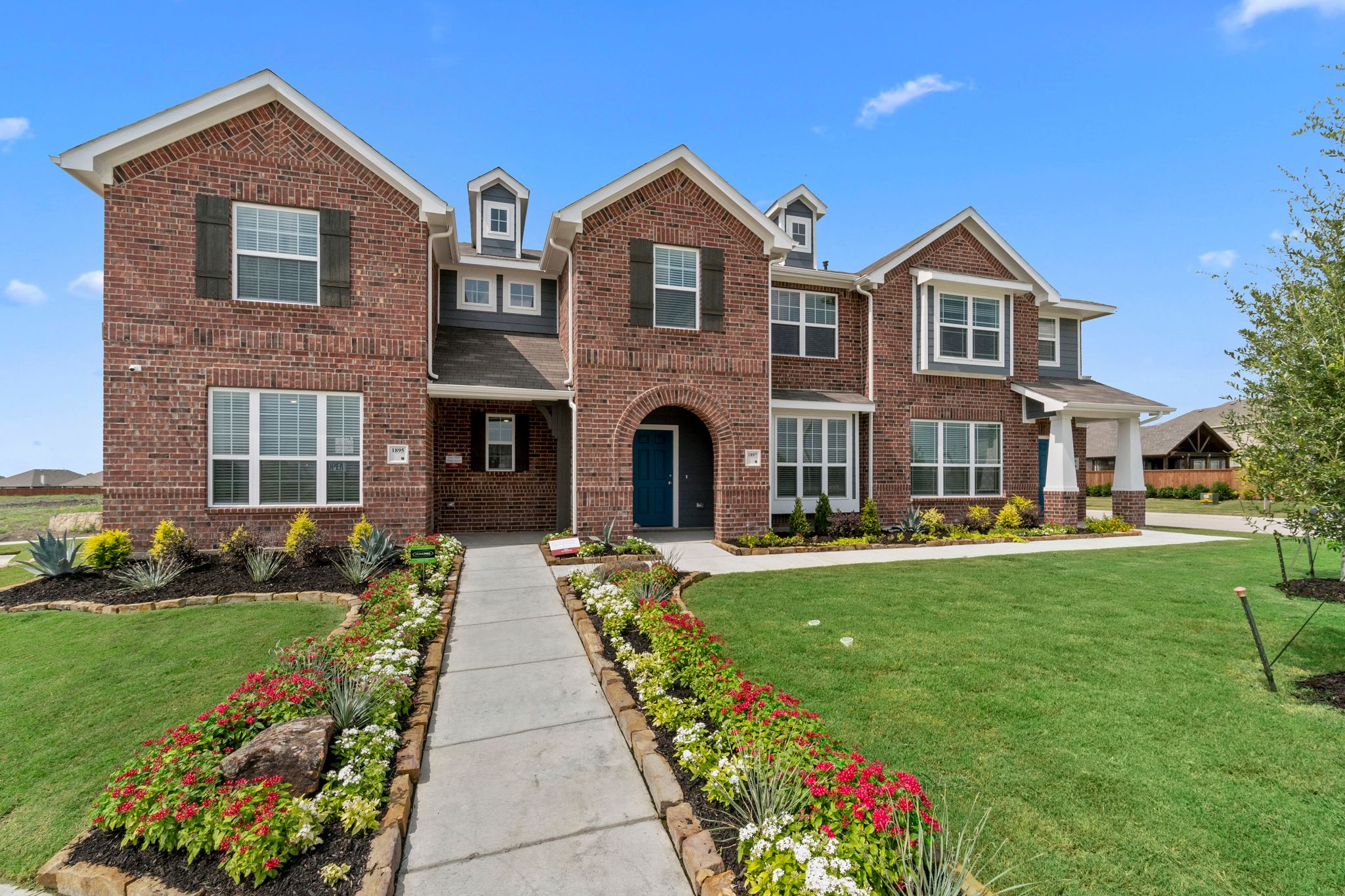 casa en Heartland Townhomes por HistoryMaker Homes