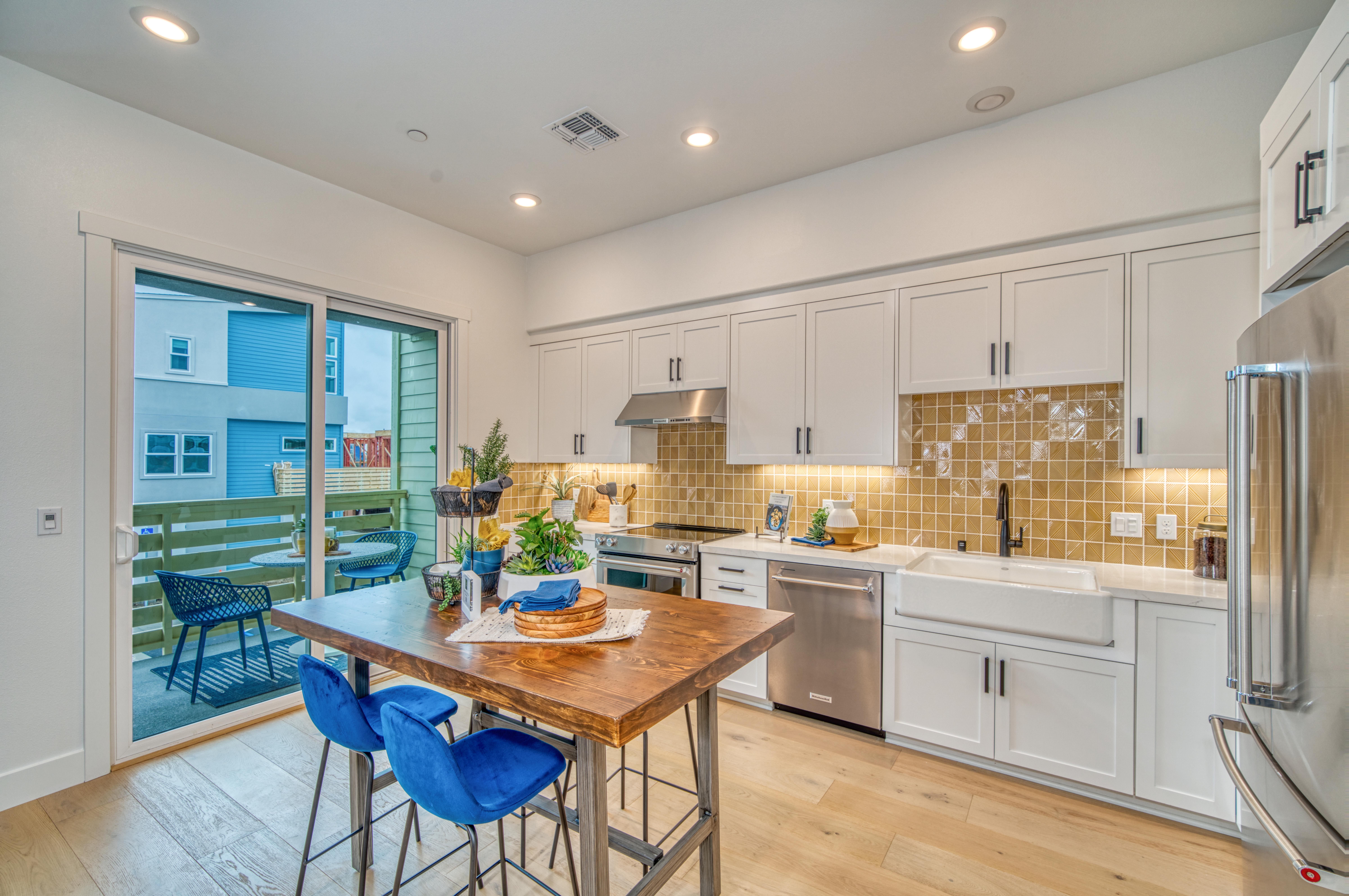 casa en SoMi Townhomes and Condominiums por Homes Built For America