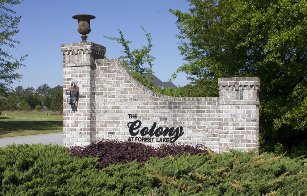 The Colony at Forest Lake por Hopkins Builders en Florence South Carolina