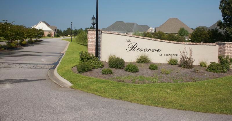 The Reserve at Ebenezer por Hopkins Builders en Florence South Carolina