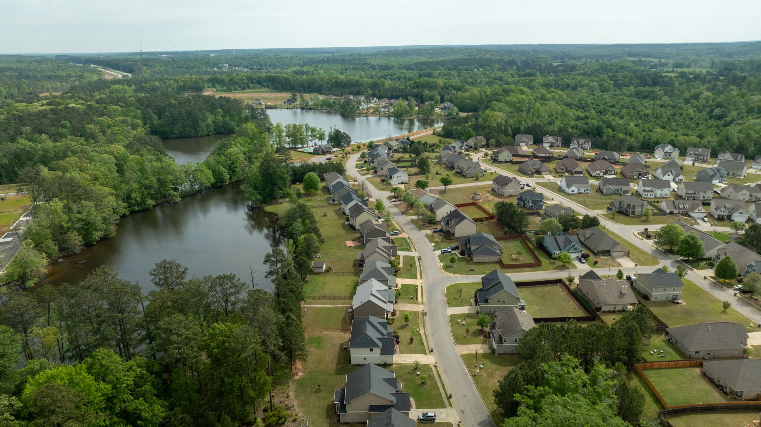 Bryant Lake por Hughston Homes en Columbus Georgia