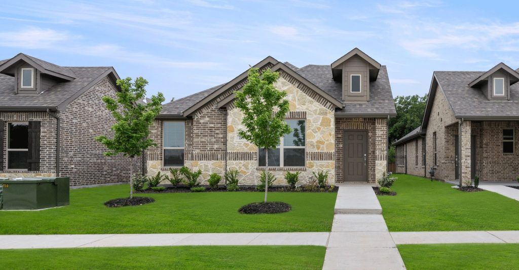 2858 Buttermilk Dr. Midlothian, TX 76065