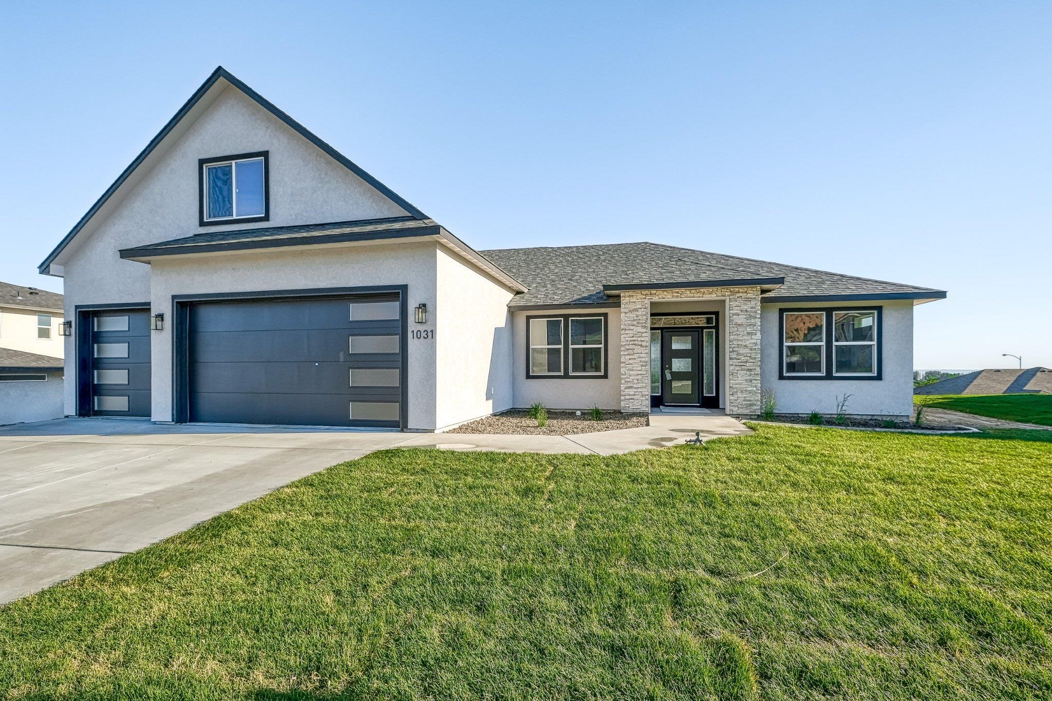 Valley View Estates por Inspiration Builders en Richland Washington