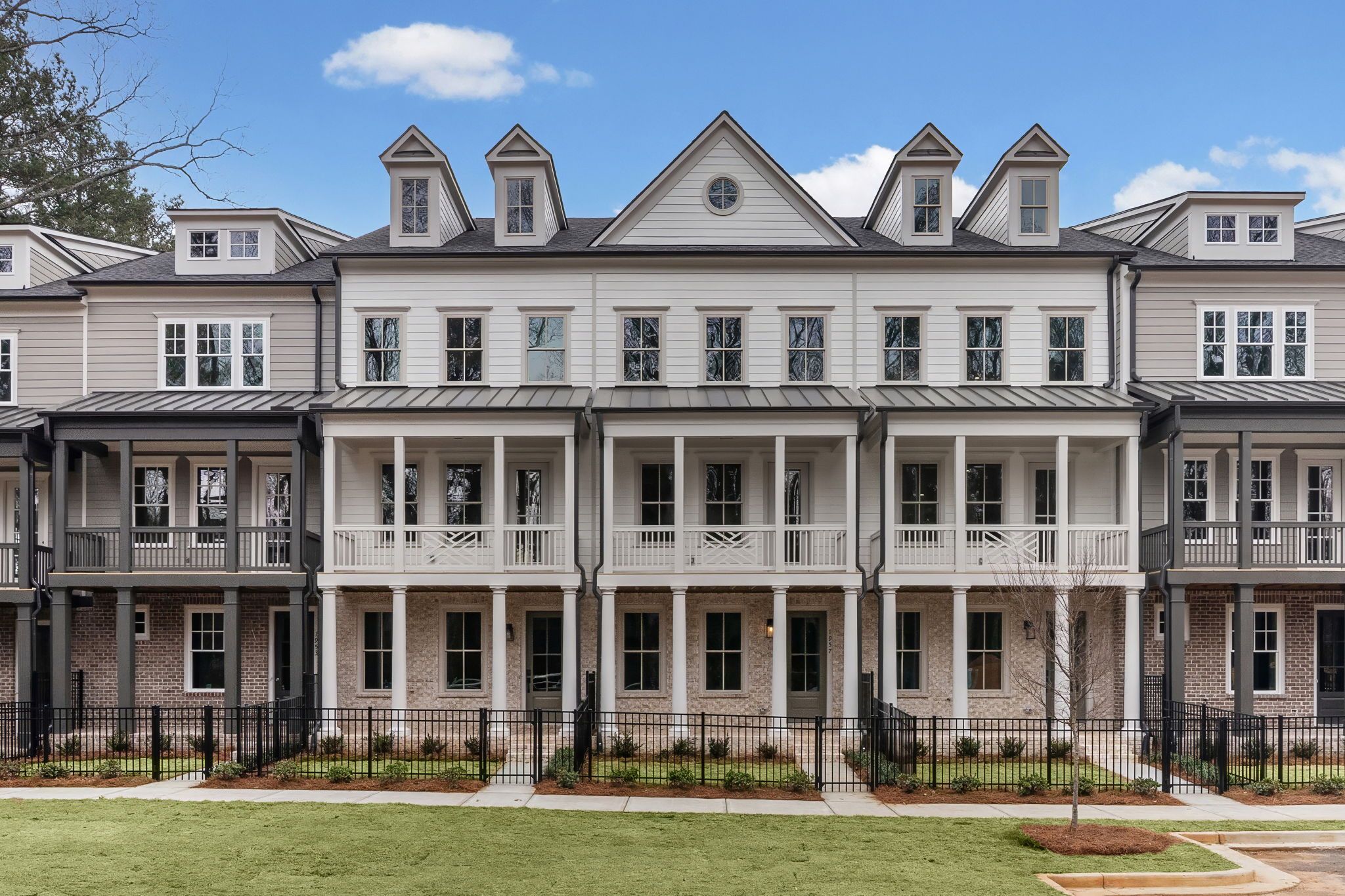 Devin's Shire por JW Collection en Atlanta Georgia