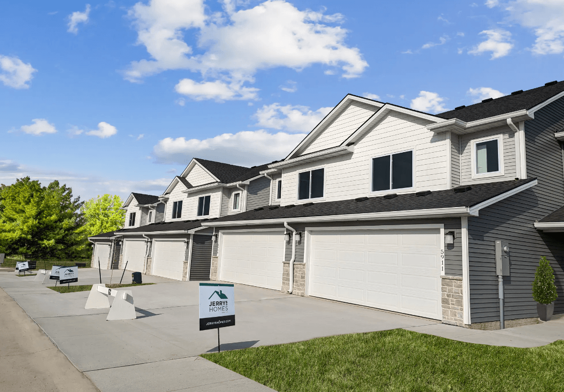 Windsor Rowhomes - Johnston, IA