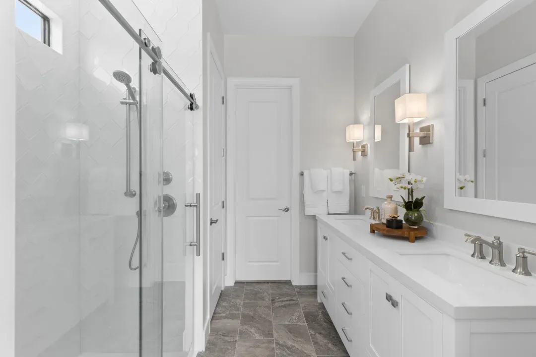 Primary bath with dual sinks