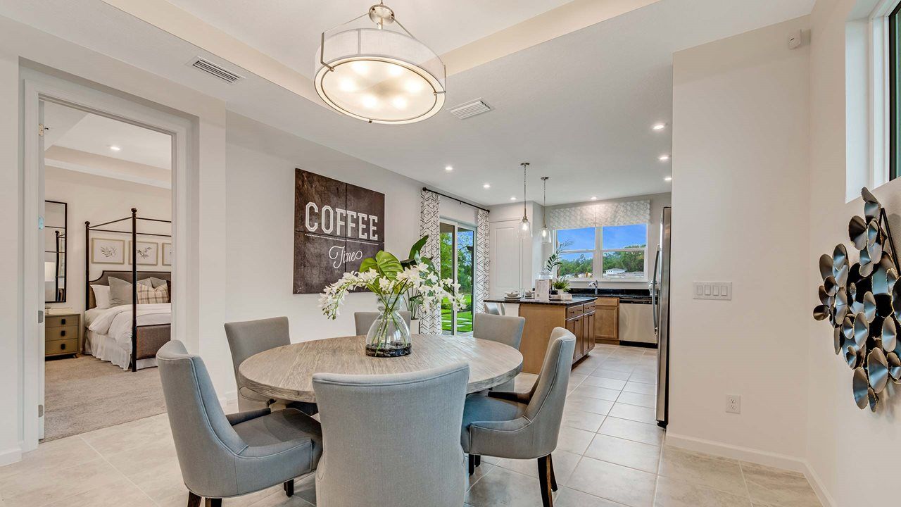 Bailey Model | Dining