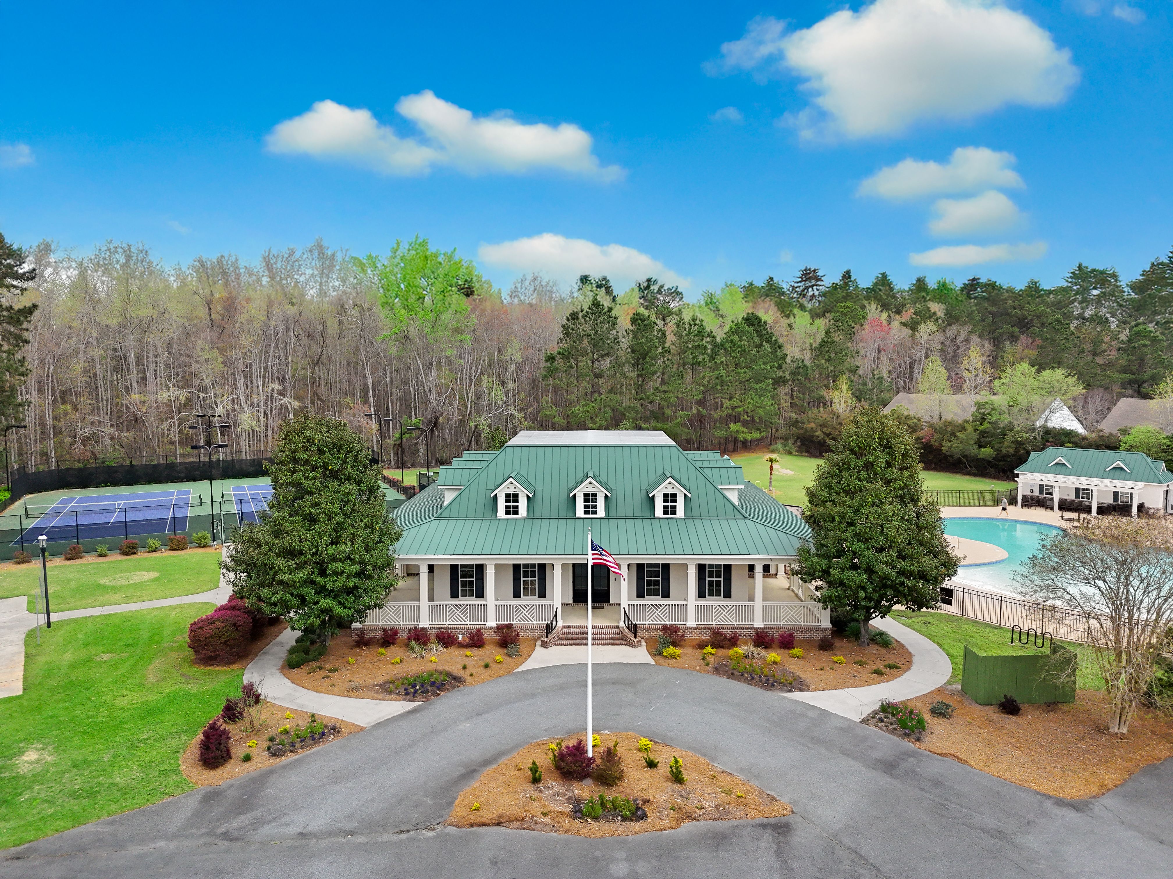 casa en The Cove at Forest Lakes por Landmark 24 Homes