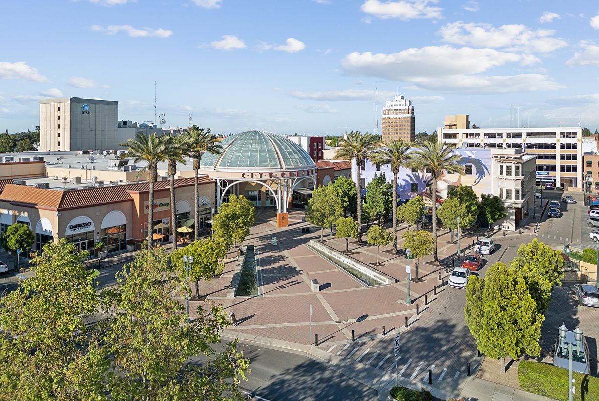 Decarli Square