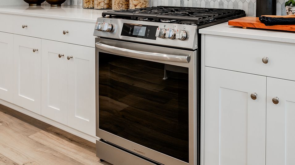 Pic EI Kitchen Gas Range F1 020226