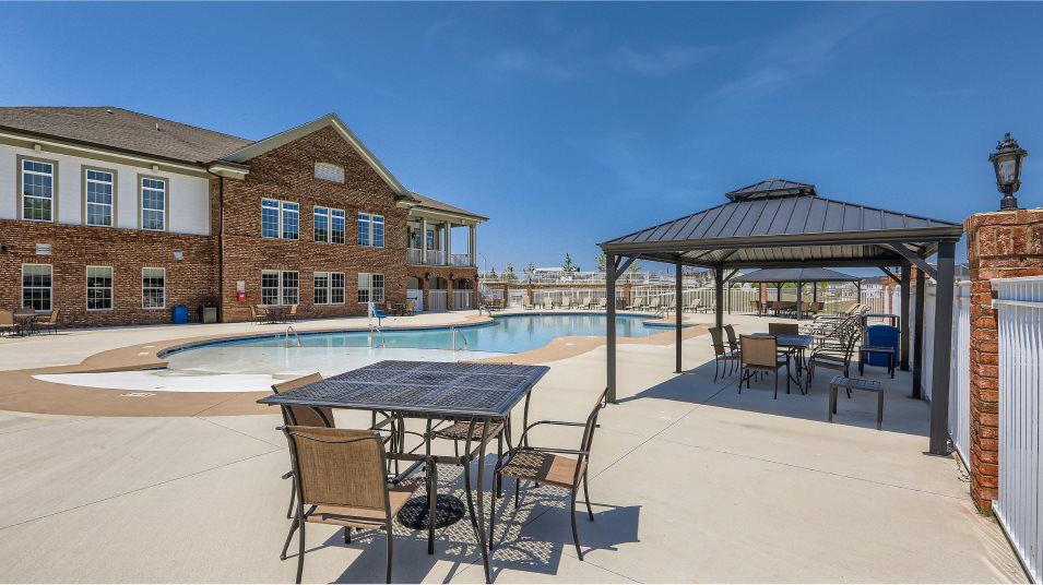 Trace At Olde Towne Amenity Pool 2