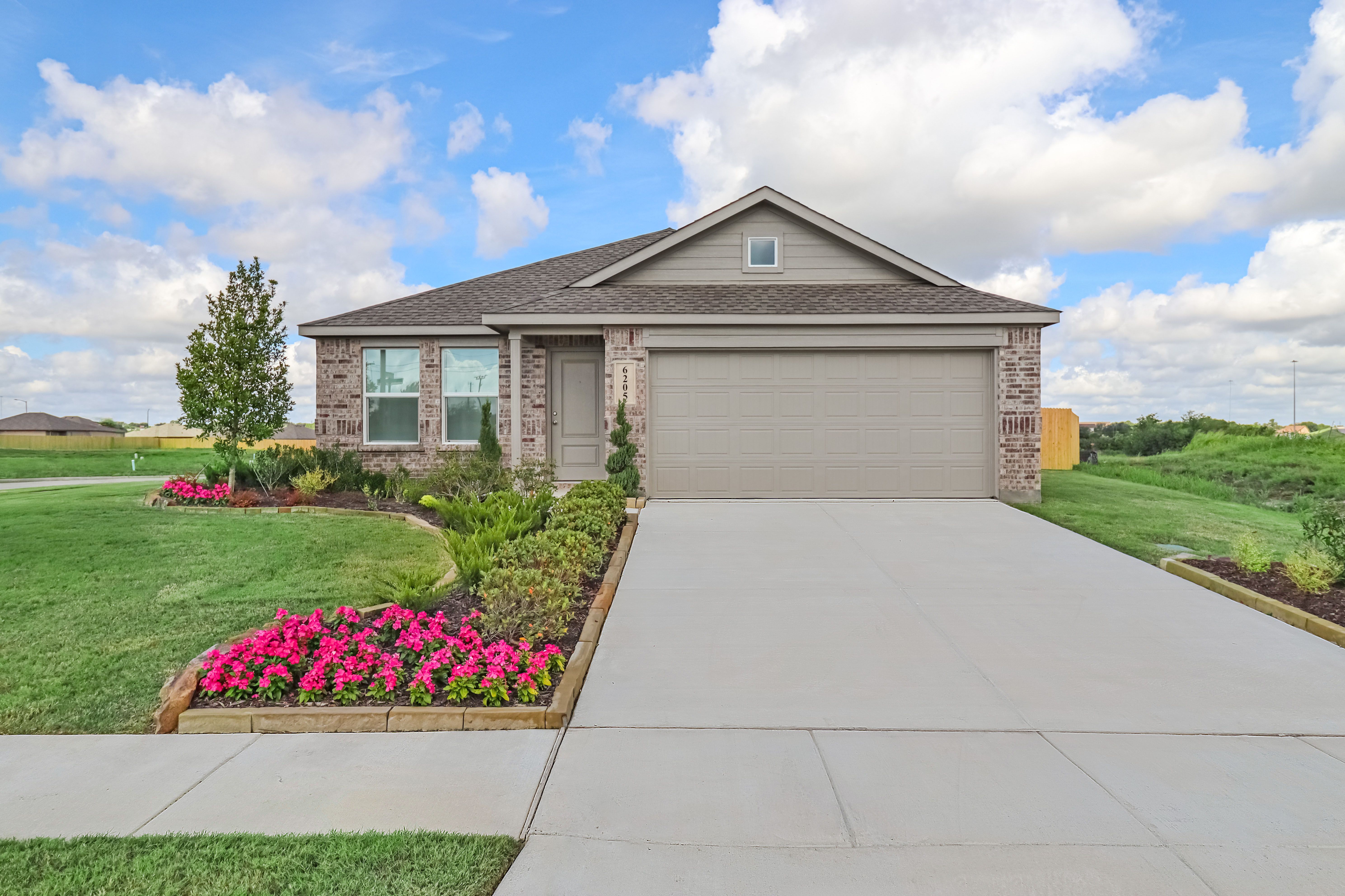 Newlin - Timbers Edge - Watermill Collection: Splendora, Texas - Lennar