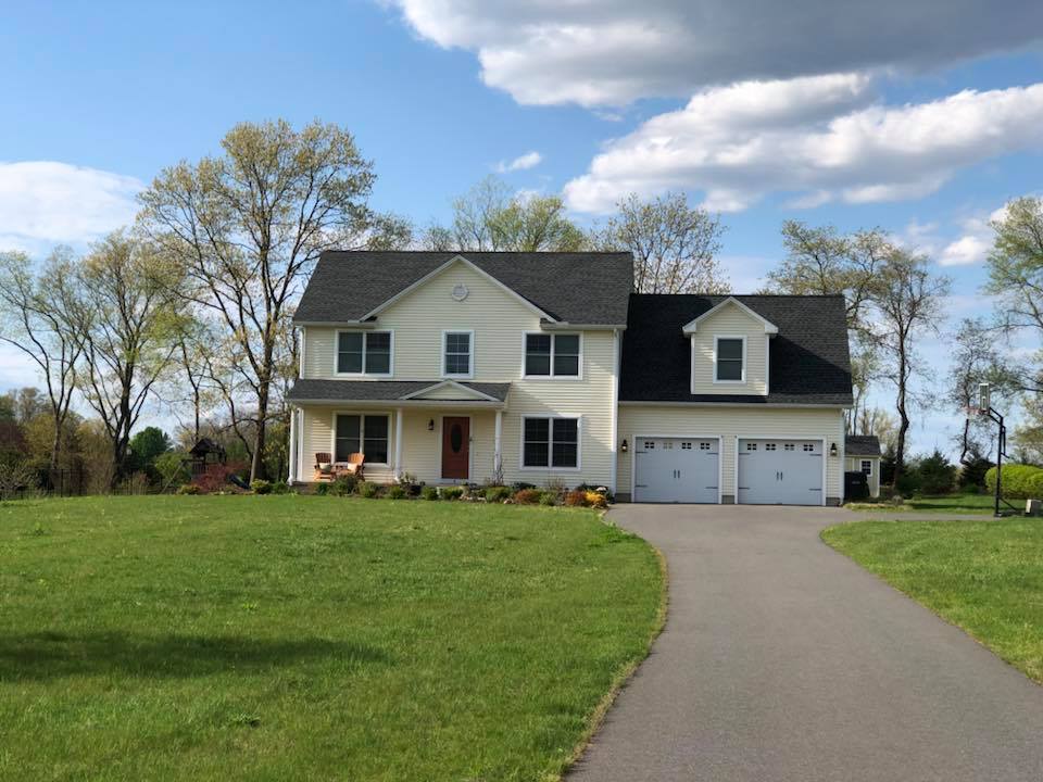 Letourneau Builders por Letourneau Builders en Hartford Connecticut