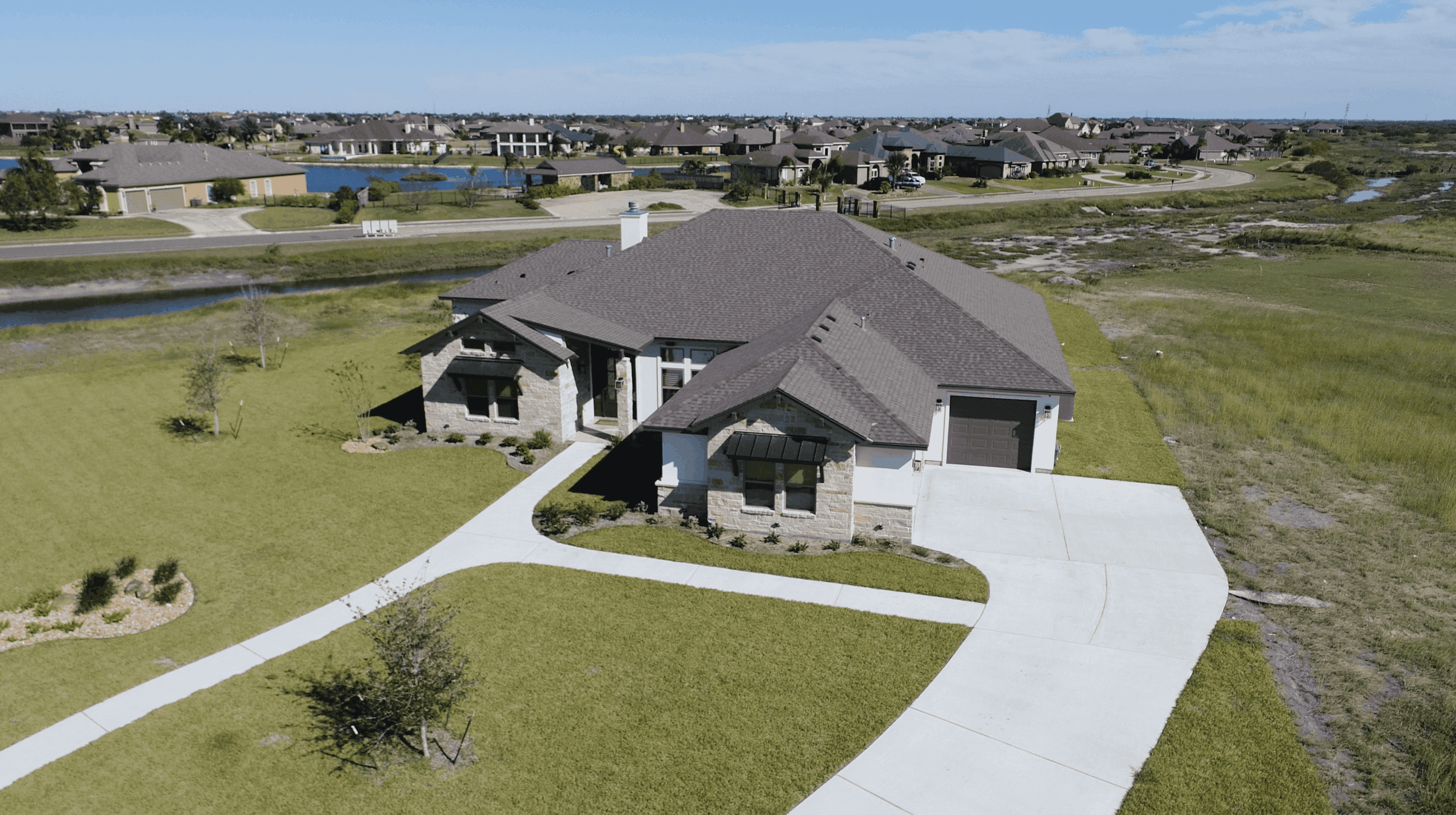 casa en Shoreline Vista por Live Oak Custom Homes