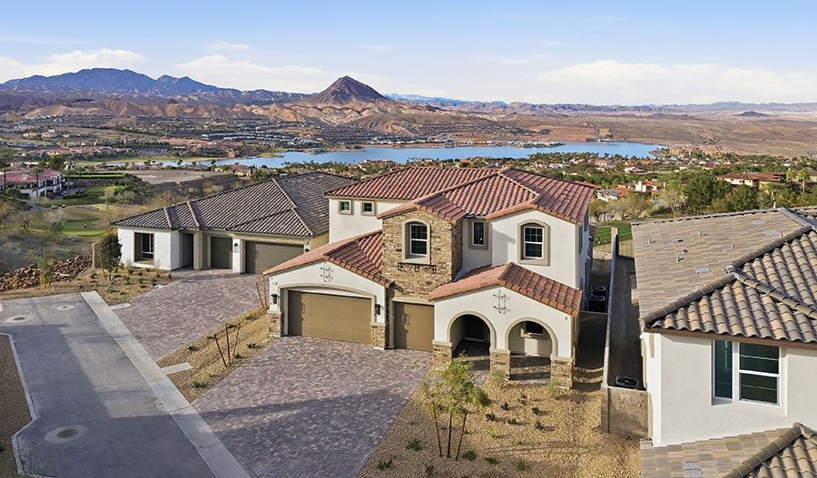 casa en Salerno Summit at SouthShore Lake Las Vegas por Richmond American Homes