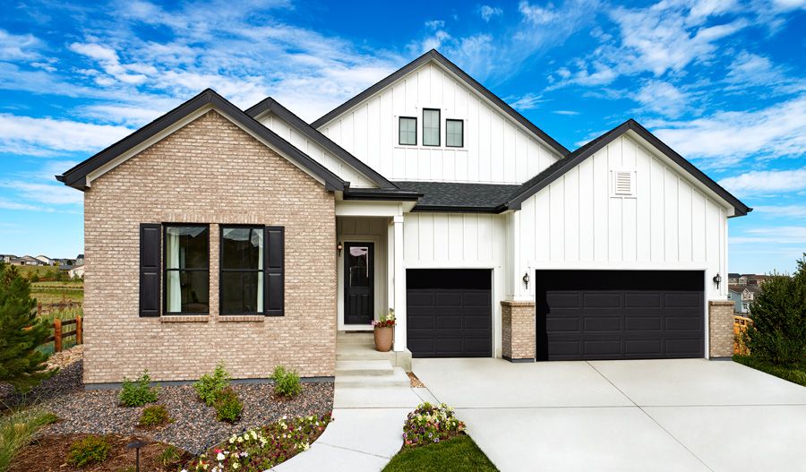 casa en Legacy Pointe at Looking Glass por Richmond American Homes