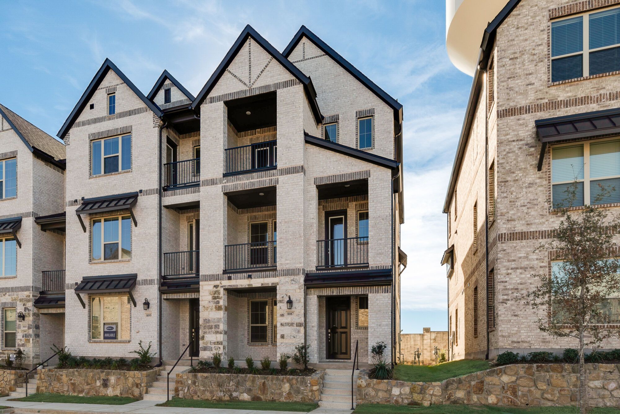 Wade Settlement Townhomes por Mattamy Homes en Dallas Texas