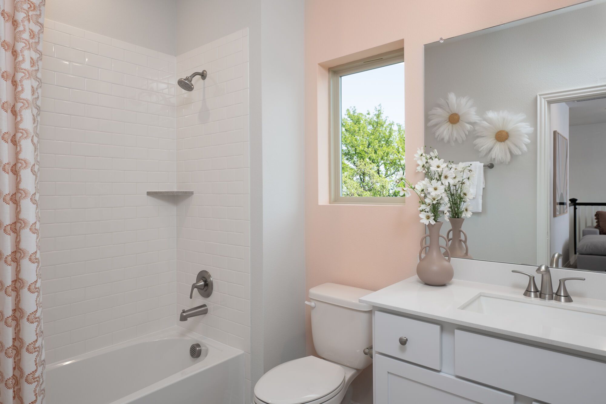 Photo representation of the Bonhill model. Colors, finishes and options will vary.