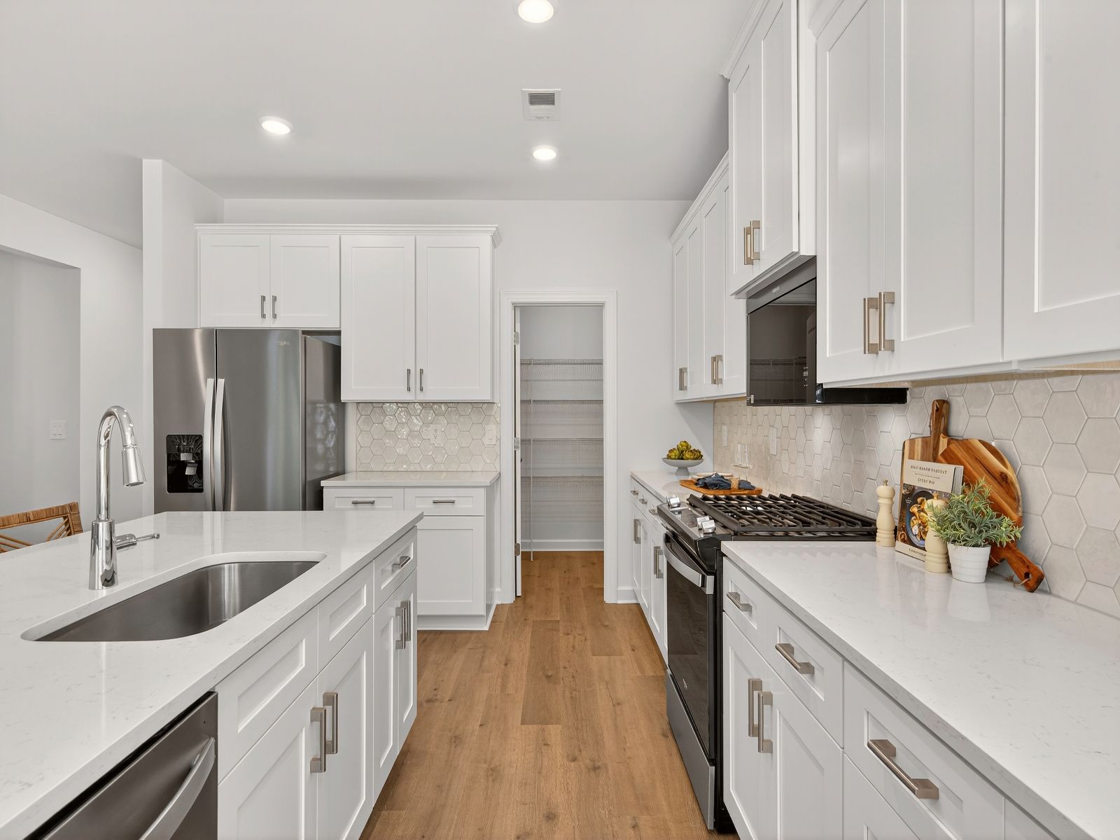 With countless kitchen cabinets, you'll never run out of room for your cooking essentials.