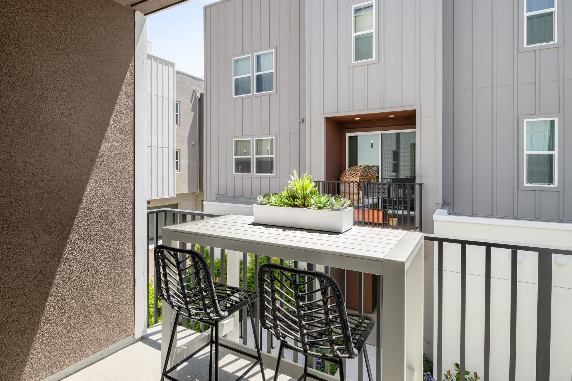 Island View at Alameda Marina por Risewell Homes en Oakland-Alameda California