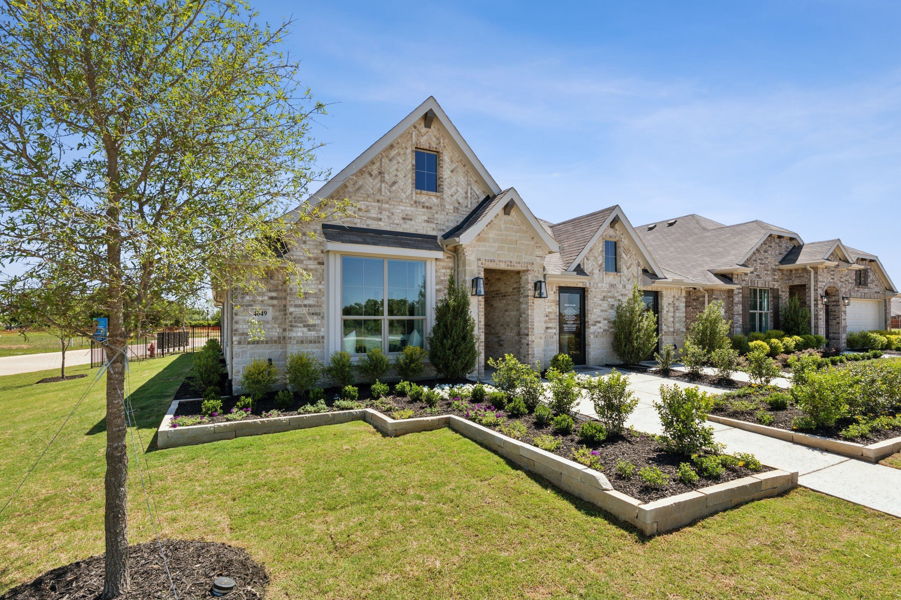 Pirate Village por Risewell Homes en Fort Worth Texas