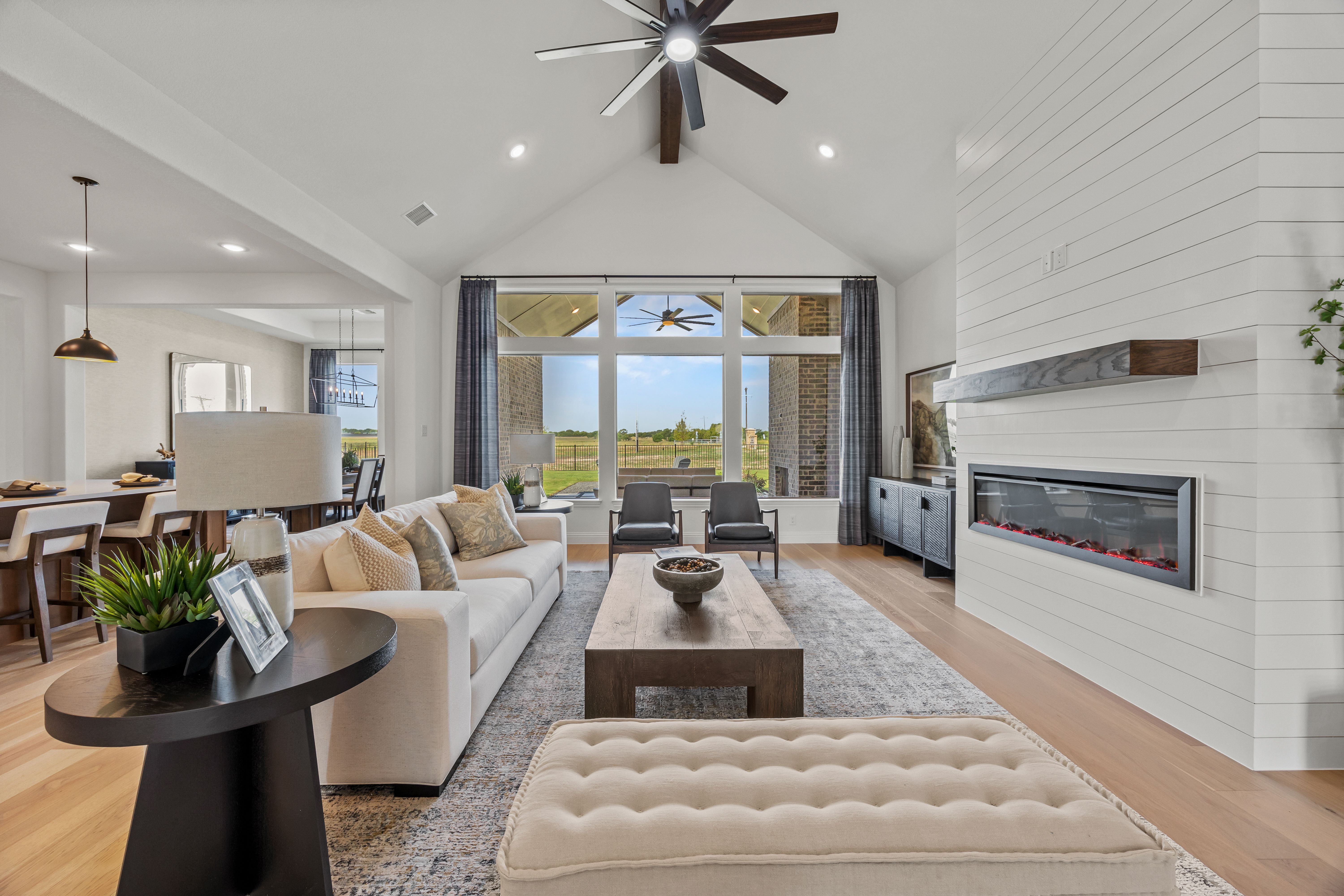 casa en Paloma Ranch por Risewell Homes