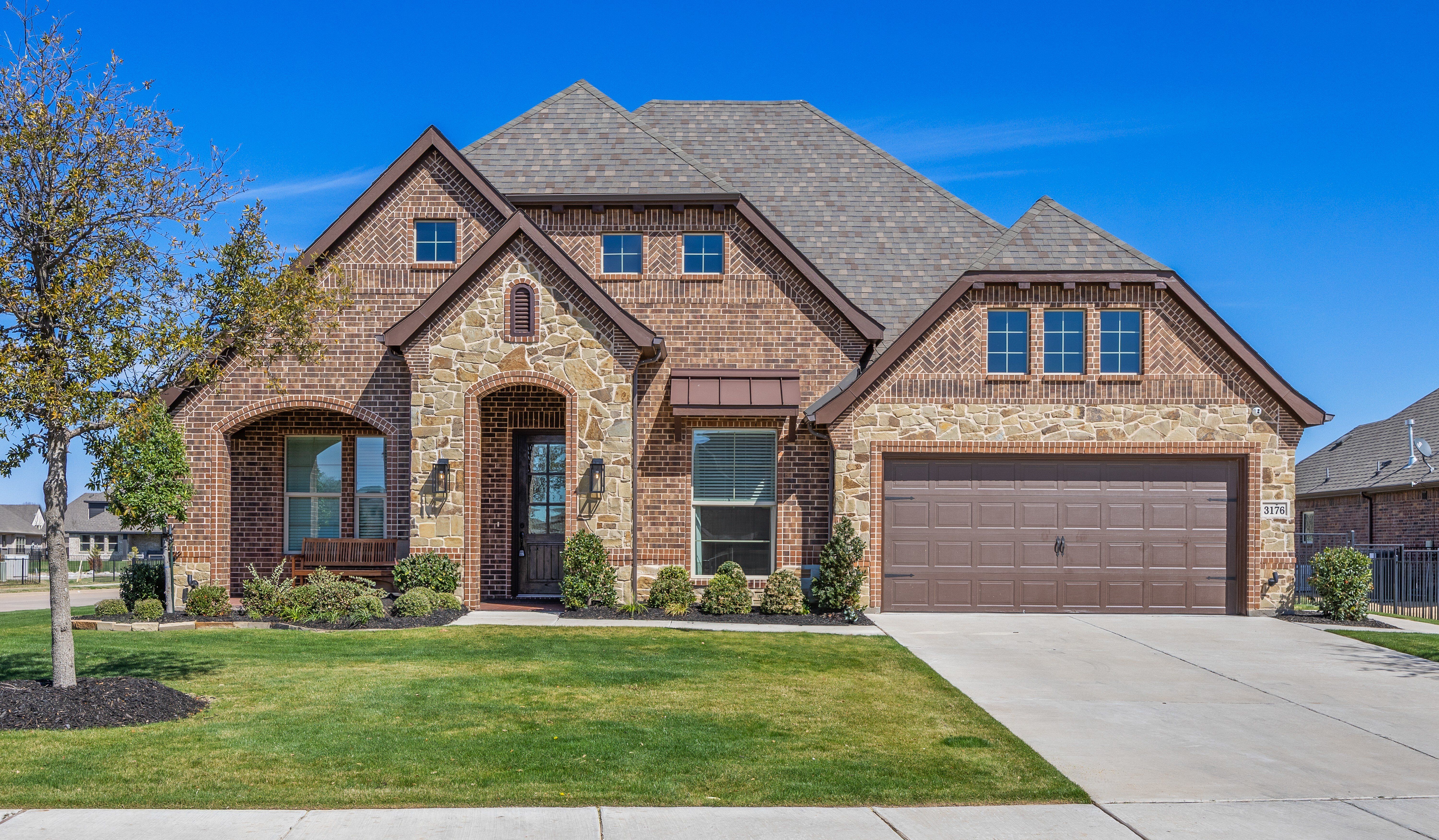 casa en Abe's Landing por Risewell Homes