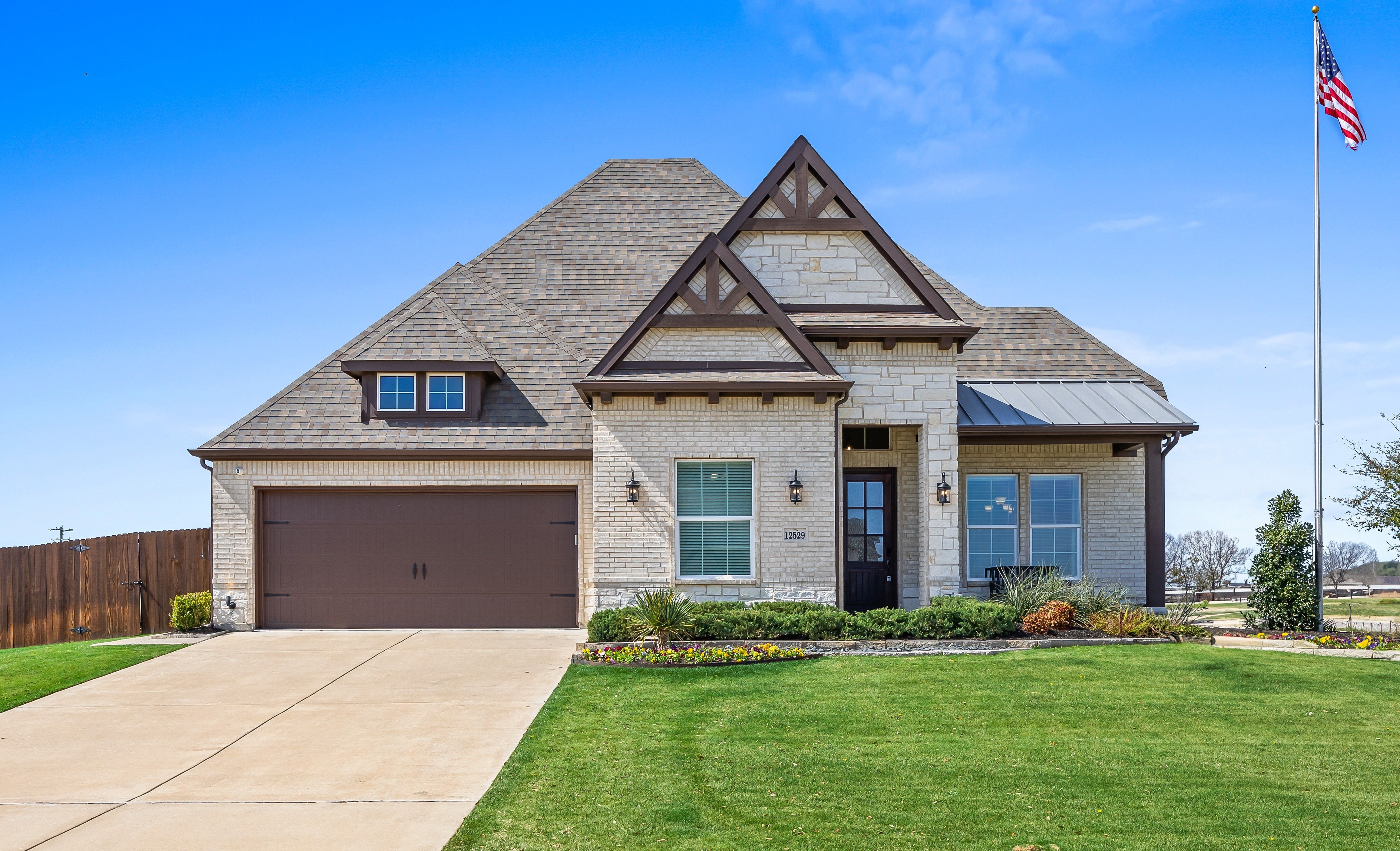 casa en Coyote Crossing por Risewell Homes