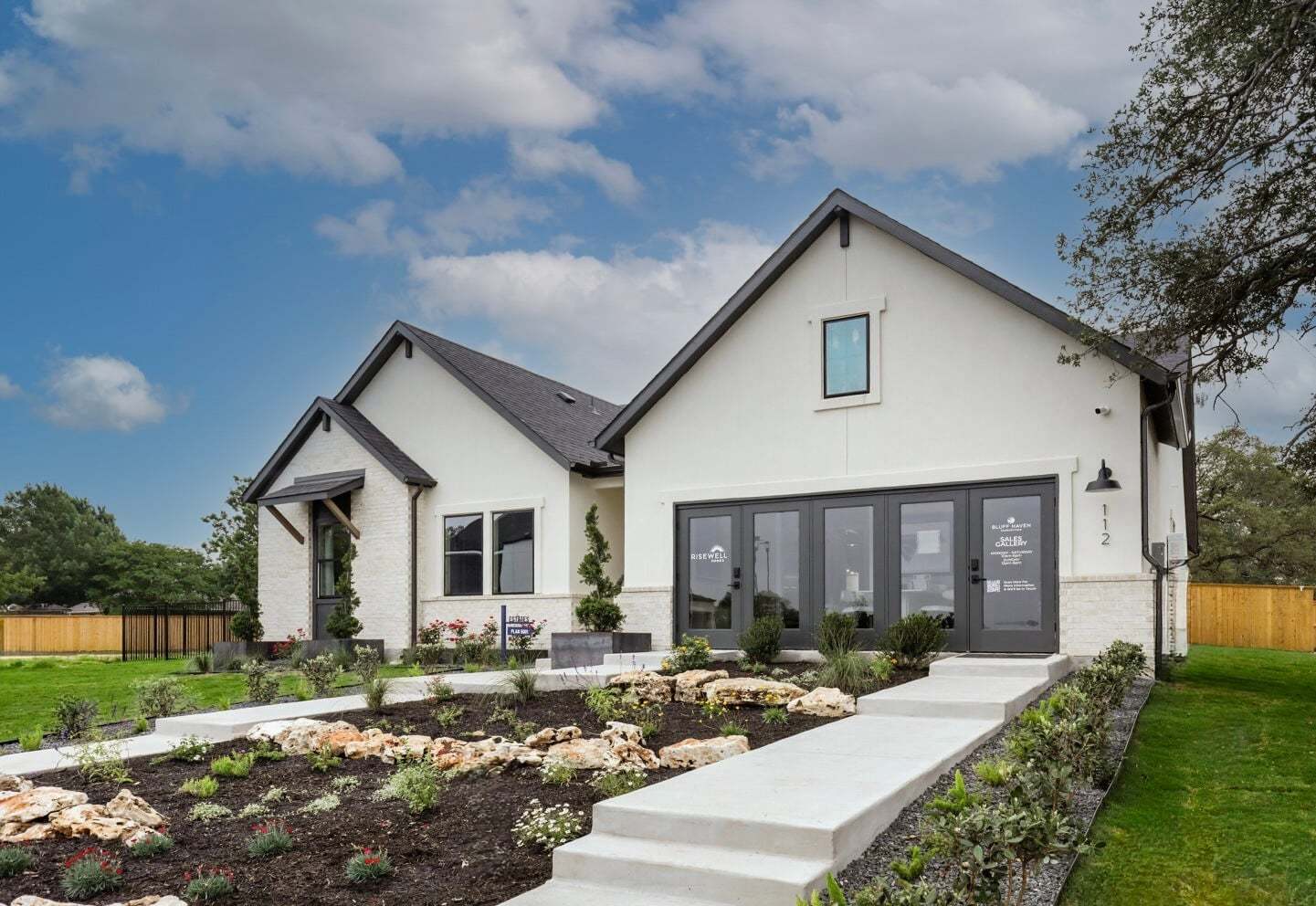 casa en The Estates Collection at Bluff Haven por Risewell Homes