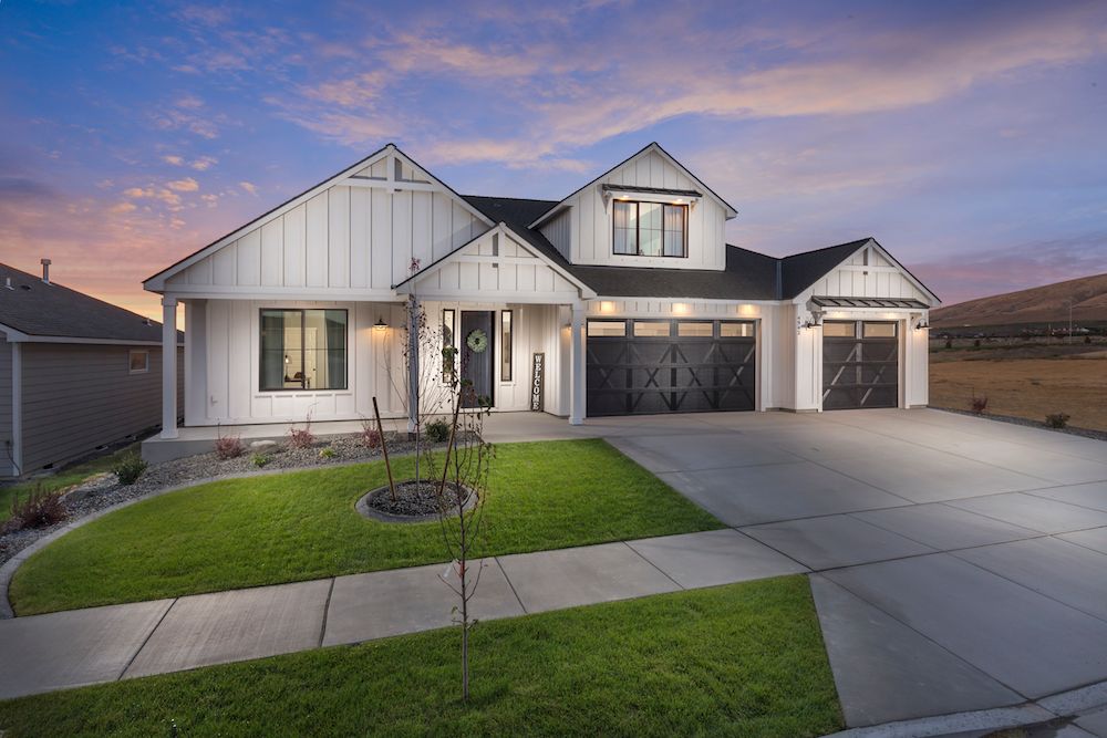 Goose Ridge Estates por New Tradition Homes en Richland Washington
