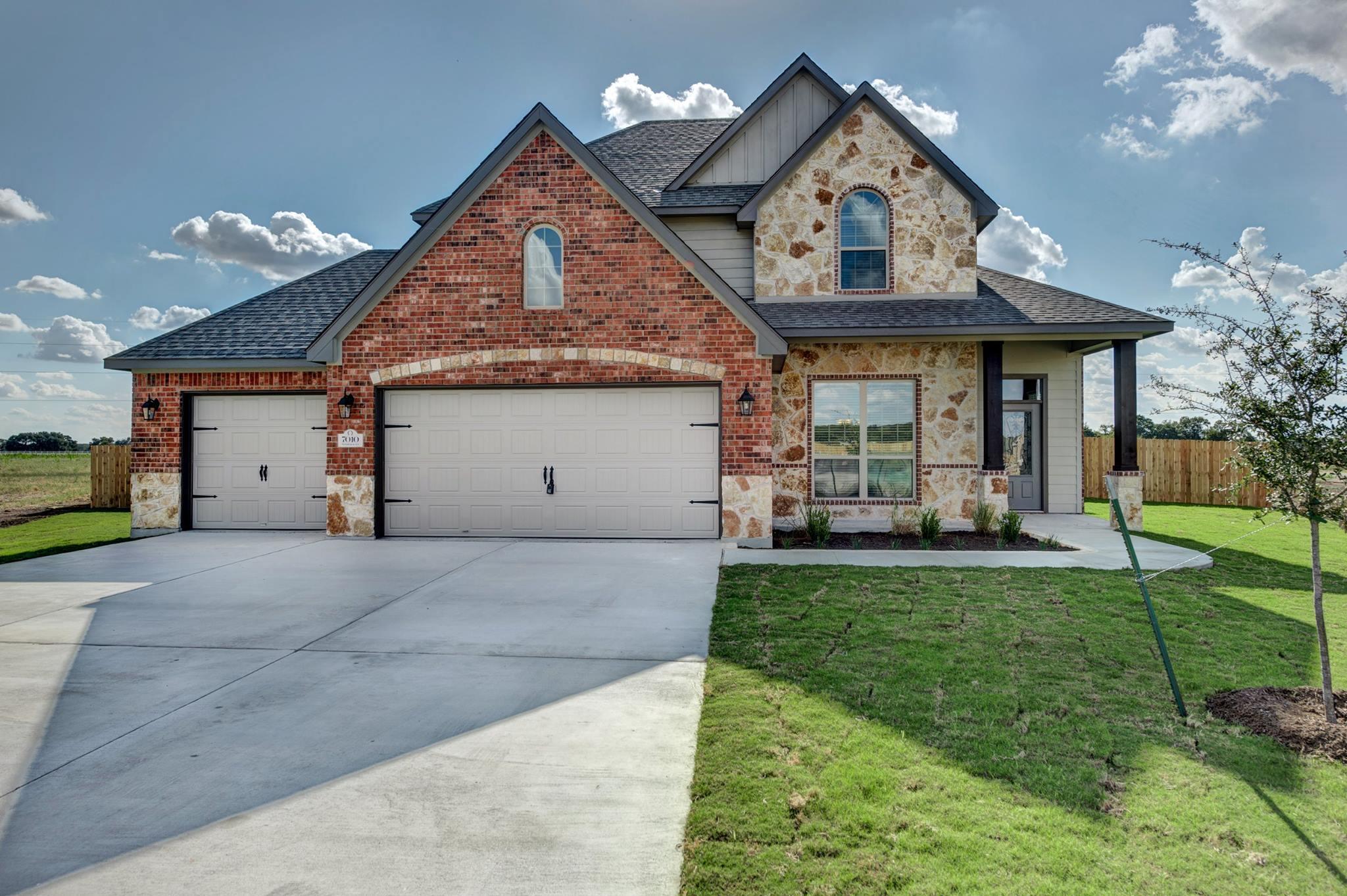 Three Creeks por Omega Builders en Killeen Texas