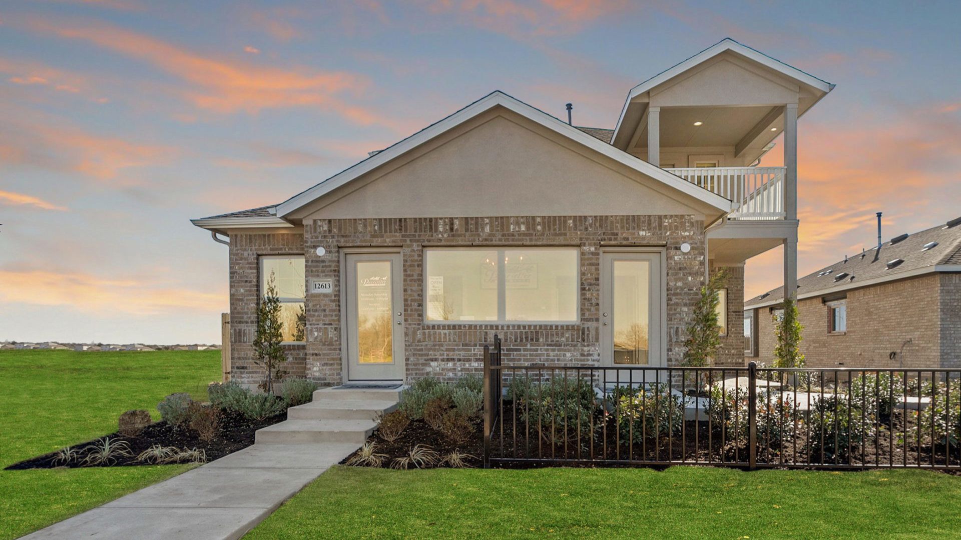 casa en Village at Manor Commons por Pacesetter Homes Texas