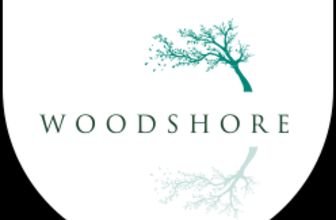 Woodshore por Peltier Builders en Houston Texas
