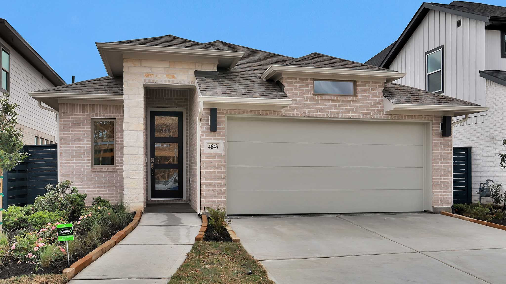 1722W - Austin Point 40': Richmond, Texas - Perry Homes