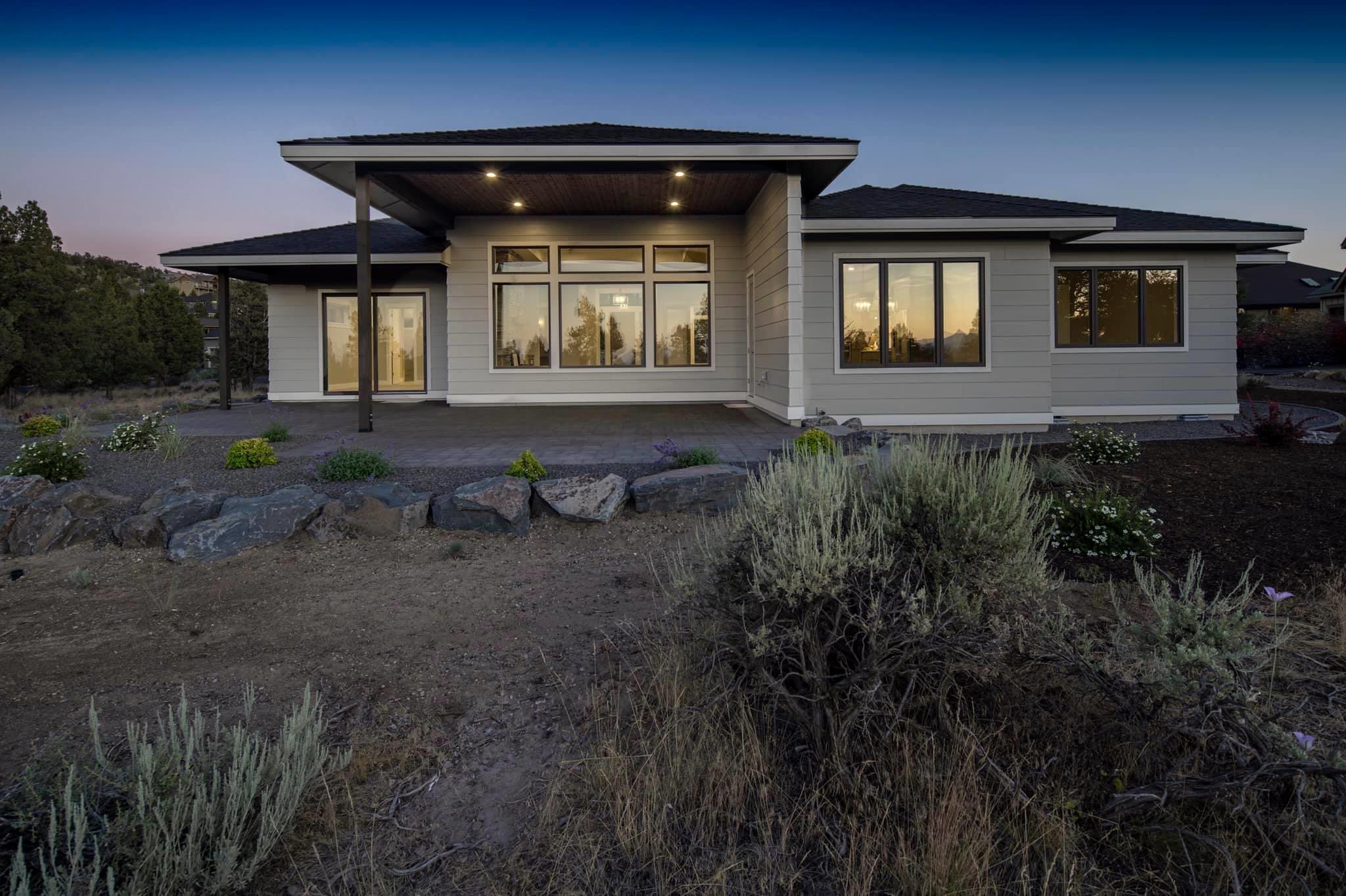 casa en Powell Builders Custom Homes & Remodel por Powell Builders Custom Homes & Remodel